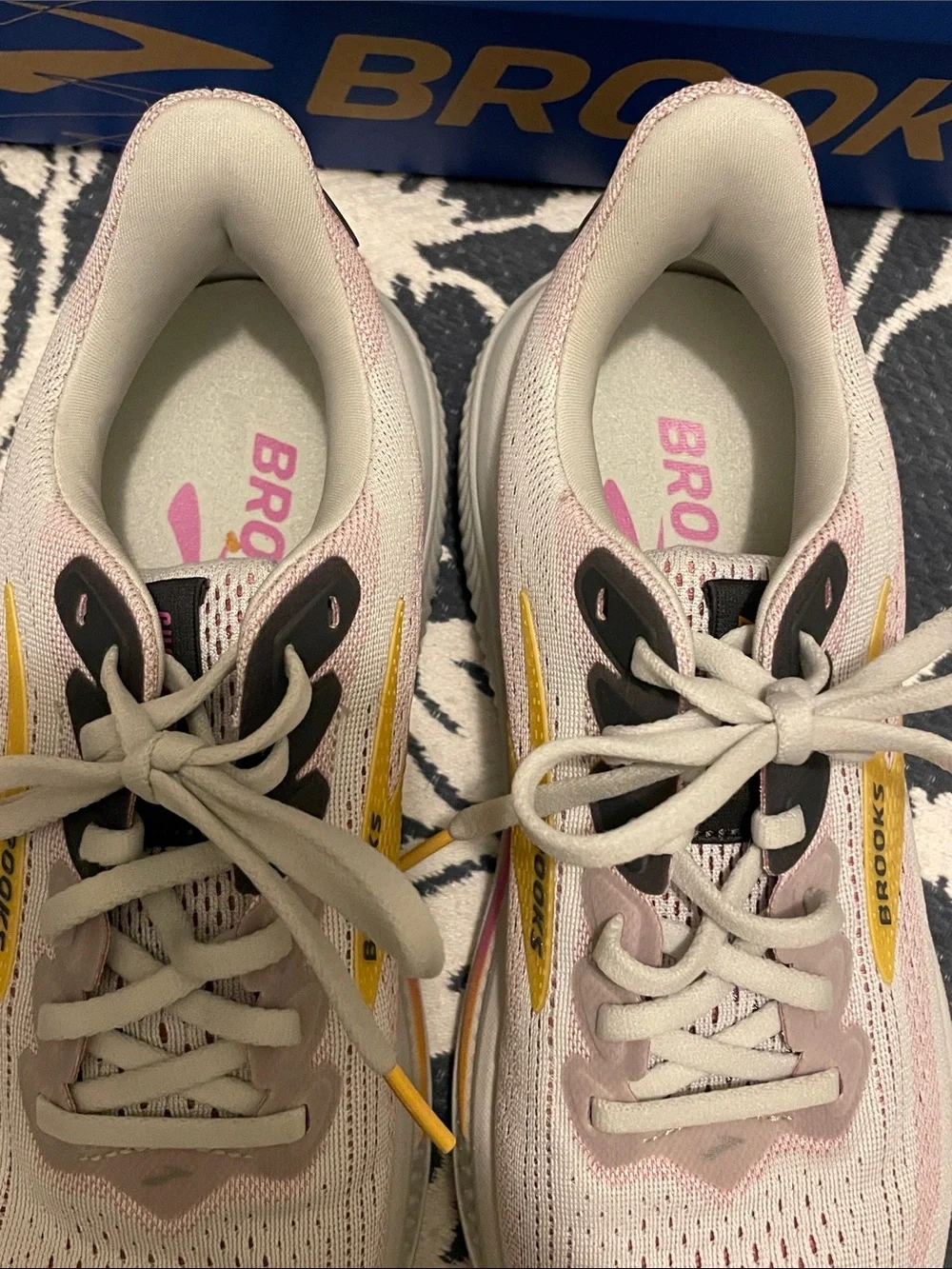 Brooks Ghost 17 Women's Neutral Running Shoes in Oyster/Apricot/Pink colors